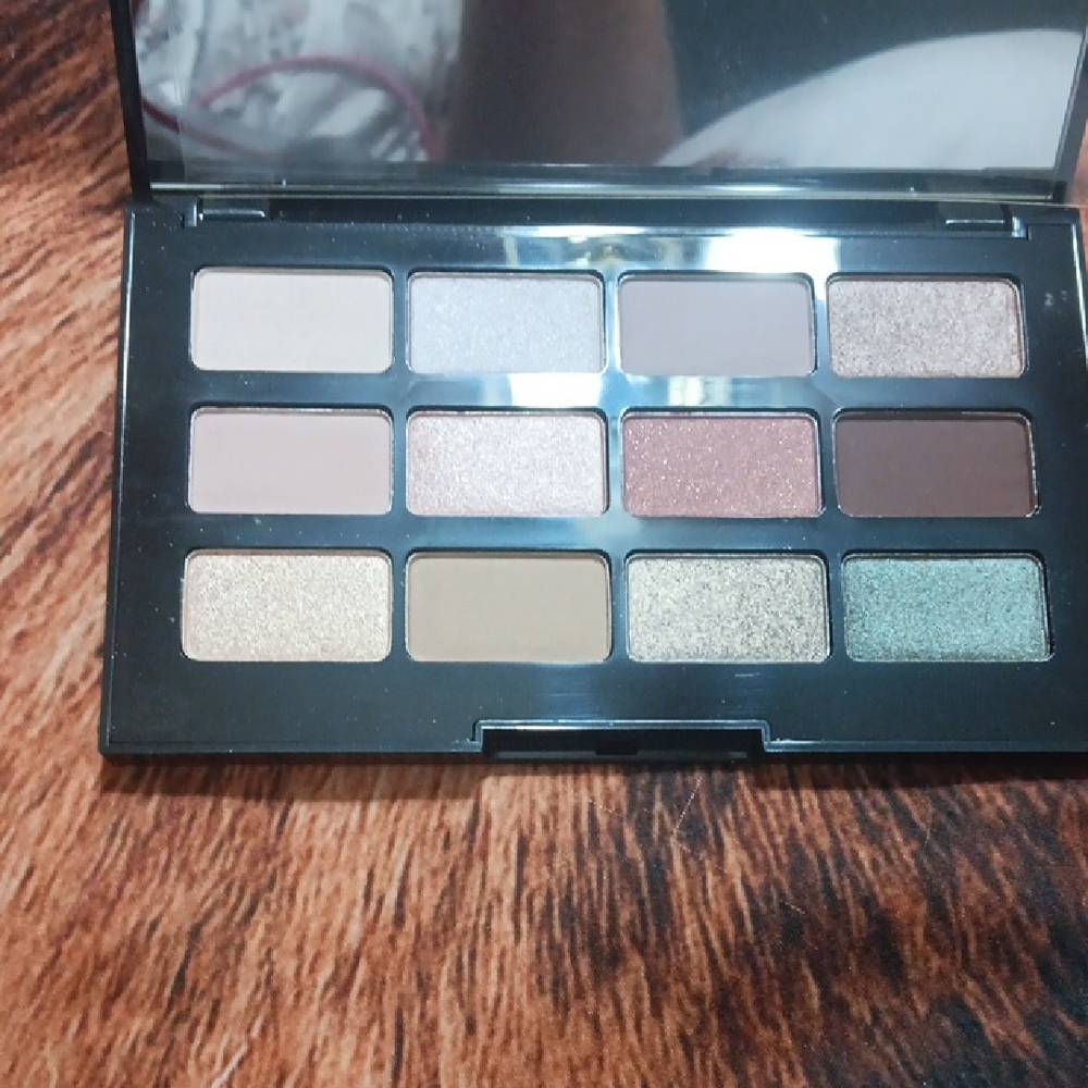 Laura Geller Brown and Gold Eyeshadow Palette Versatile Makeup
